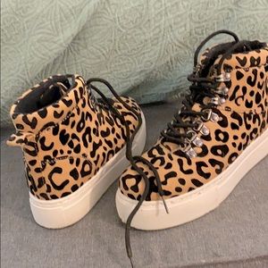 Qupid Royal-10AX Leopard lace-up high top sneakers